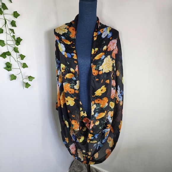Wide Black and Floral Infinity Scarf NWT - Picture 3 of 4